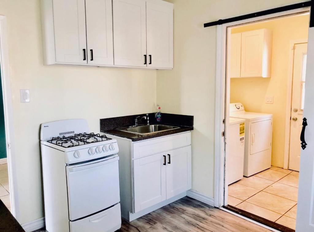 Lax Guest House Інґлвуд Екстер'єр фото